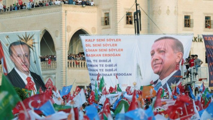 Pentru prima dată în 20 de ani se clatină scaunul „sultanului” Erdogan