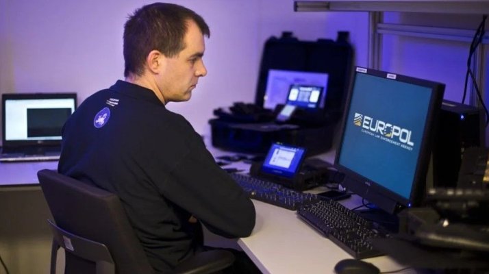 Razie cu aproape 300 de arestări într-o anchetă Europol asupra Dark Web