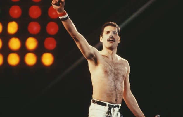 Suma halucinantă pentru care s-au vândut pantalonii lui Freddie Mercury