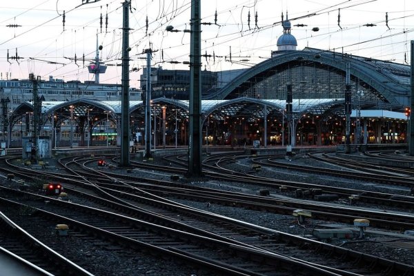 Doi muncitori au murit după ce au fost loviţi de tren aproape de oraşul german Koln