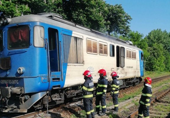 Incendiu la locomotiva unui tren care circula pe ruta Tecuci-Iaşi. 200 de călători s-au autoevacuat