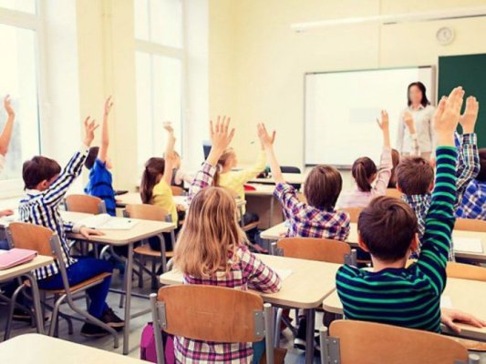 AEC: Reexaminarea legilor educației, vitală pentru învățământul românesc!