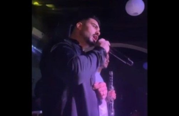 Celebrul manelist Jador și-a înjurat publicul chiar în timpul unui concert. Video