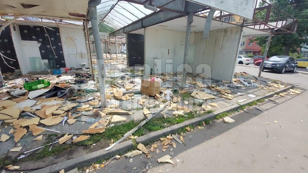 Pericol public in KM 4-5, dupa demolarea bazarului. Video