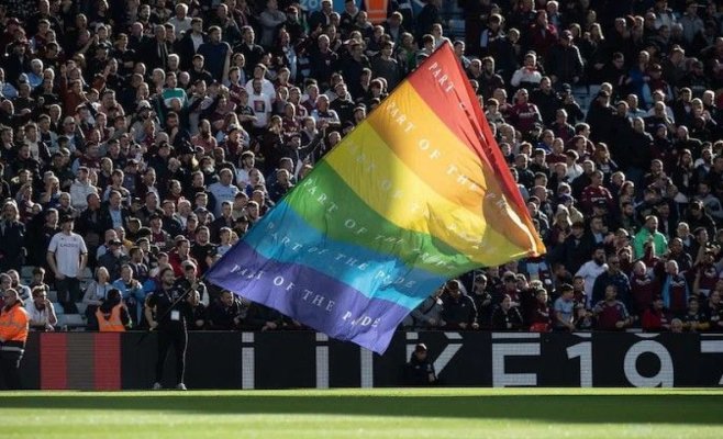 Protest în Ligue 1: Jucători de la Toulouse ar fi refuzat să poarte tricoul în culorile curcubeului
