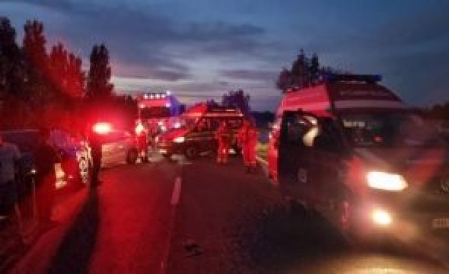 Accident rutier grav: 5 tineri au fost răniţi, unul din ei se află în comă