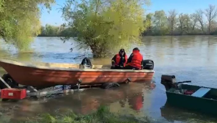 Conducătorul ambarcaţiunii care s-a răsturnat pe Mureș a fost reţinut: nu avea permis şi era băut