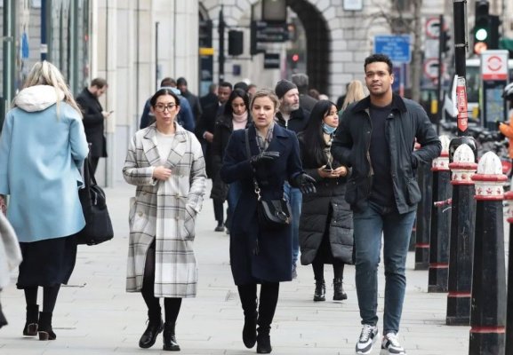 Două treimi dintre femeile tinere au fost hărţuite la locul de muncă în Marea Britanie