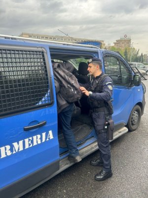 Un alt traficant de droguri, reținut în urma unei percheziții în Mamaia. Video