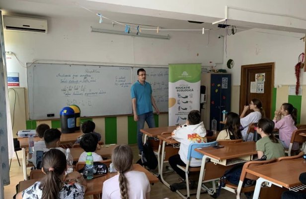 Lecția de educație ecologică continuă la Colegiul Național de Arte 