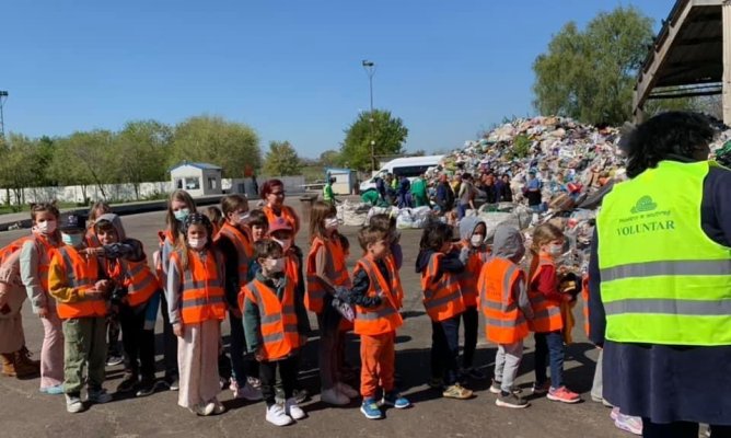 Elevii de la Asociația Pleiadelor au desfășurat o activitate împreună cu echipa Polaris