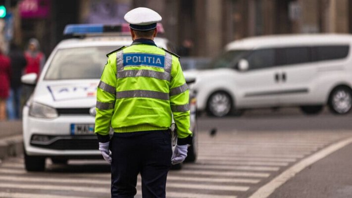 Un bărbat a furat o mașină dintr-un mall din Bucureşti şi a gonit pe DN1 