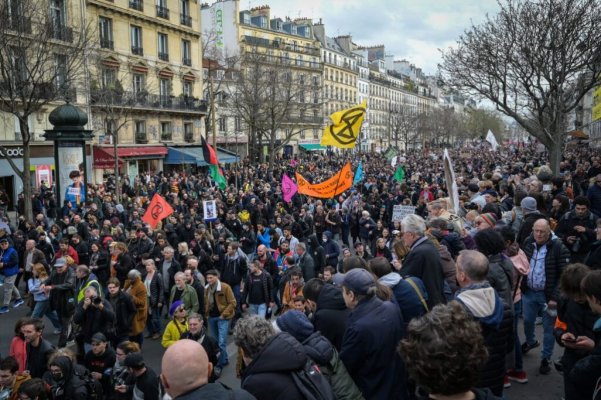Zeci de mii de francezi au manifestat de 1 mai împotriva reformei pensiilor