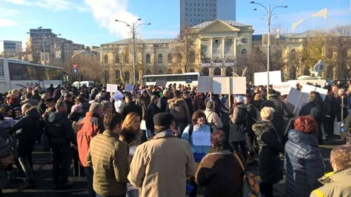 Funcționarii APIA au ieșit în stradă și ameninţă cu blocarea activităţii pe termen nelimitat