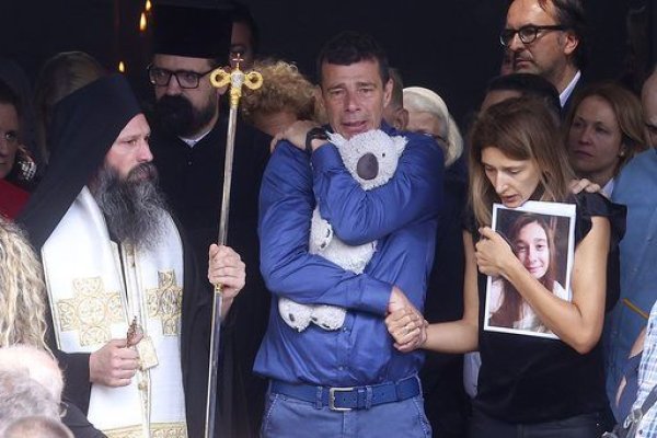 Momente sfâșietoare la înmormântarea fiicei de 13 ani a antrenorului de la SCM Zalău