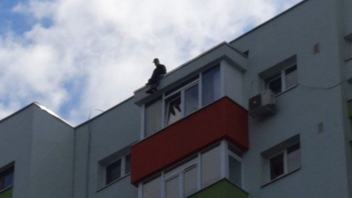 Un bărbat a murit după ce s-a aruncat de pe un bloc din București
