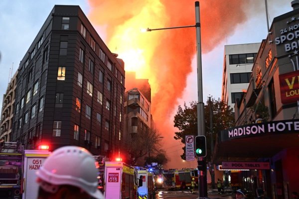 Australia: Incendiu violent declanşat într-un imobil de şapte etaje din Sydney
