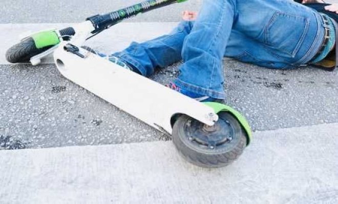 Impact între 2 trotinete electrice, între Eforii. Două persoane au ajuns la spital