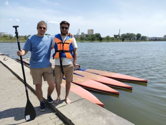 Pe lacul Ciuperca din Tulcea s-a deschis sezonul de stand-up paddle