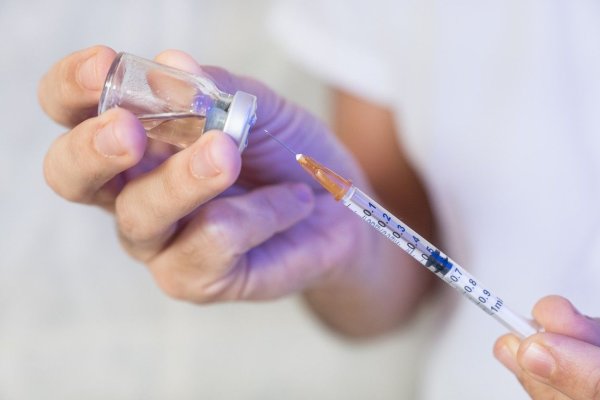 Ministerul Sănătăţii anunţă licitaţie pentru vaccinul pneumococic