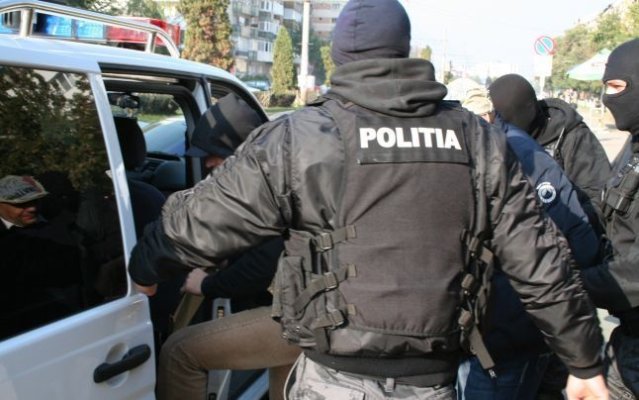 I-a furat mâncarea și banii, după care a și violat-o 
