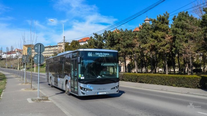 Autobuzele liniei 44 circulă, astăzi pe traseu deviat