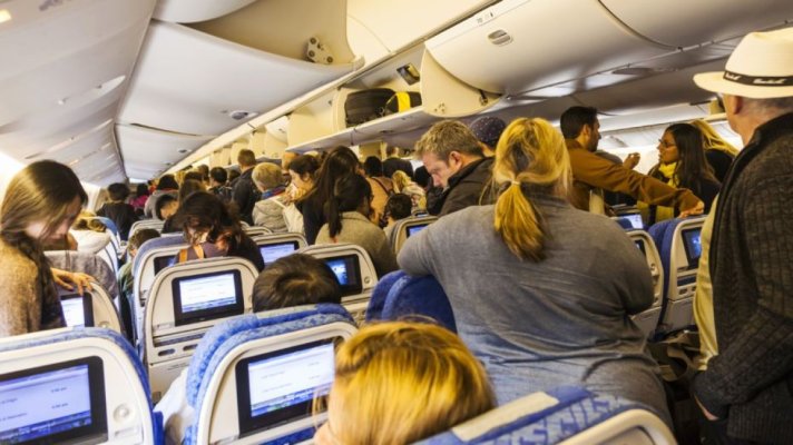 Panică în timpul unui zbor către Londra. 5 răniți, după ce aeronava a căzut 300 de metri în gol