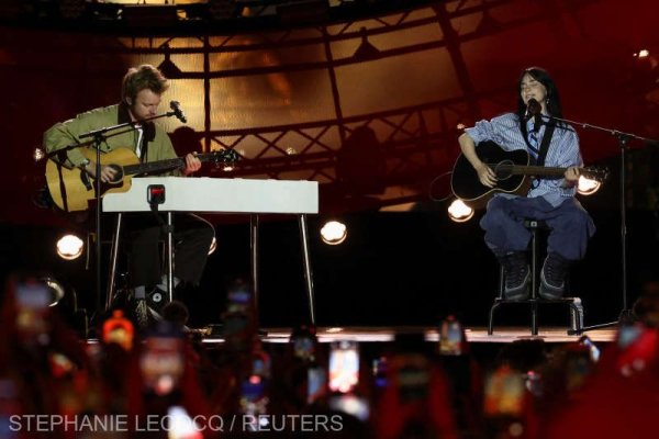 Billie Eilish şi Lenny Kravitz, pe scenă la un concert organizat în contextul 