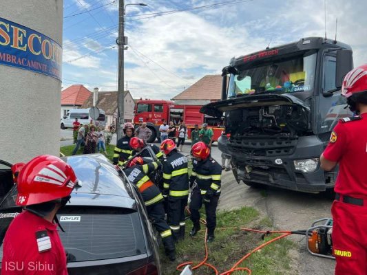 Patru persoane rănite, dintre care două încarcerate, pe DN 1
