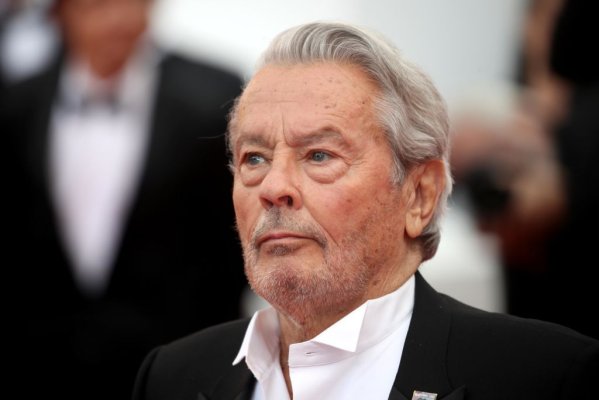 Alain Delon, grav bolnav, a fost plasat sub „tutelă consolidată“