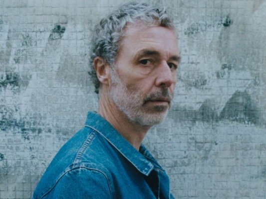 Artistul britanic Baxter Dury va susține un concert în premieră la București