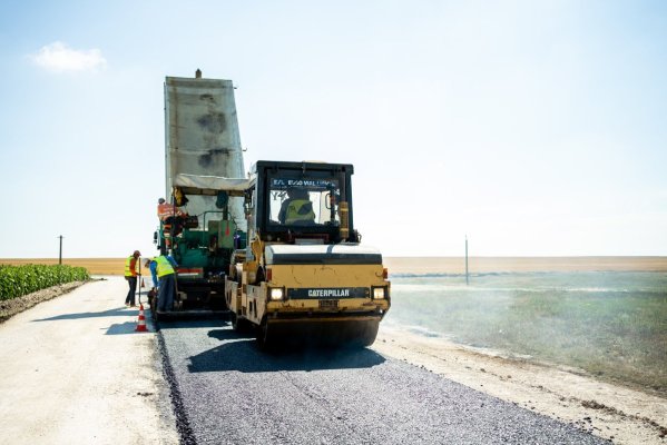 Continuă lucrările pe DJ 393 Albești – Coroana