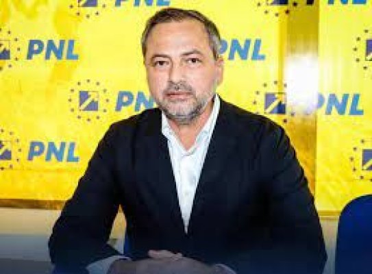 Motreanu: Ciolacu ar trebui să îşi depună mandatul dacă proiectul privind pensiile parlamentarilor e respins de CCR