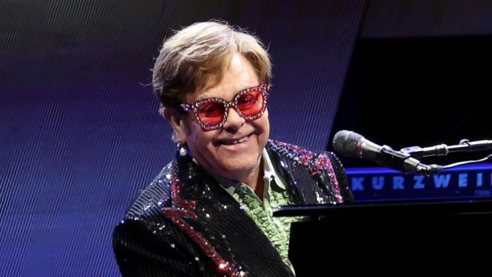 Elton John intră în clubul exclusivist al artiştilor care au câştigat statutul 