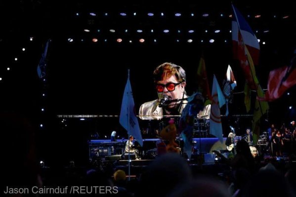 Concertul susţinut de Elton John la Glastonbury, vizionat de 7,3 milioane de telespectatori