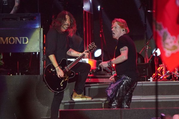 Formaţia Guns N’ Roses a cucerit Glastonbury Festival în weekend