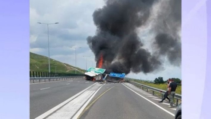 Accident grav pe autostradă: Un TIR a luat foc, după ce i-a explodat anvelopa