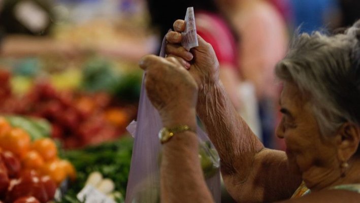 Cardurile pentru alimente au fost încărcate cu o nouă tranşă de 250 lei