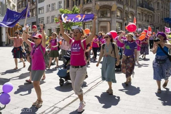 Elveţia: Mobilizare largă pentru greva femeilor