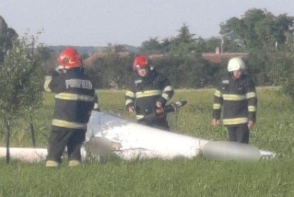 Un bărbat a decedat după ce s-a prăbuşit cu planorul lângă un aerodrom