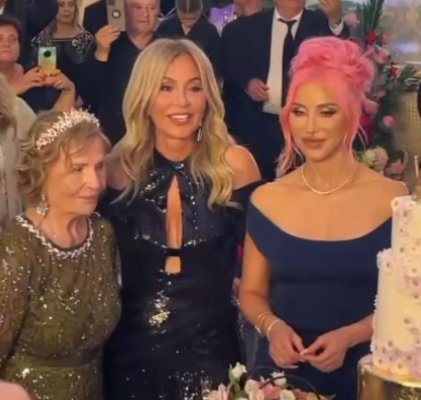 Anastasia Soare, „regina sprâncenelor“, și-a aniversat mama de 89 de ani la hotel Del Mar din Mamaia. Video