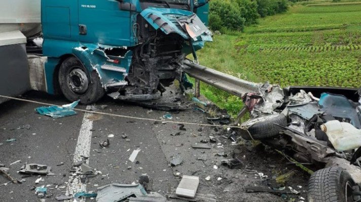 Accident cumplit între Cluj-Napoca și Oradea, doi tineri au murit