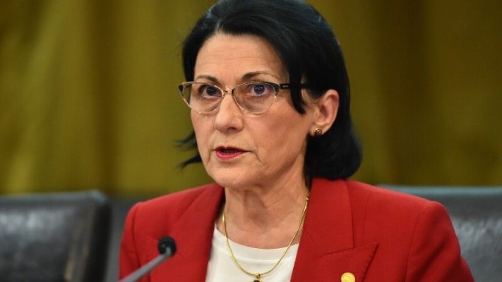 Ecaterina Andronescu le atrage atenția guvernanților că au jurat să lucreze pentru binele poporului român