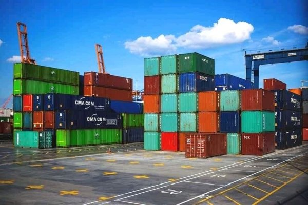 Bunuri contrafăcute, în valoare estimată de 222.000 lei, confiscate de inspectorii vamali