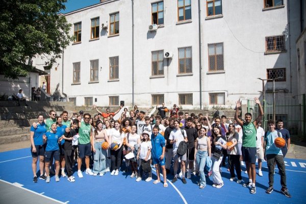Starurile baschetului 3x3 mondial, în vizită la Colegiul Național „Mihai Eminescu“ 