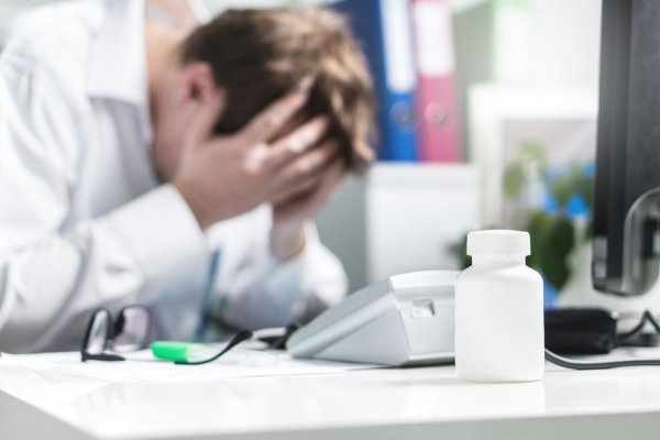 Lucrezi în ture? S-ar putea să fii printre cei care suferă de epuizare