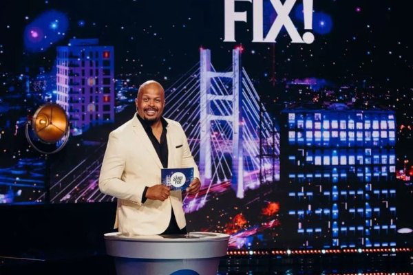 Cabral prezintă „Săriți de pe fix!”, la Pro TV. 8 comedianți din România vor apărea în noua emisiune