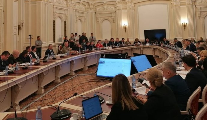 USR îi cere preşedintelui Iohannis să retrimită Legile Educaţiei în Parlament