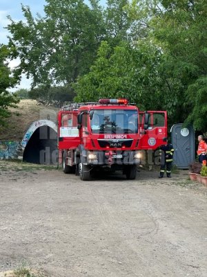 Incendiu de gunoi în tunelul din parcul Tăbăcărie. A fost provocat de vagabonzi?! Video