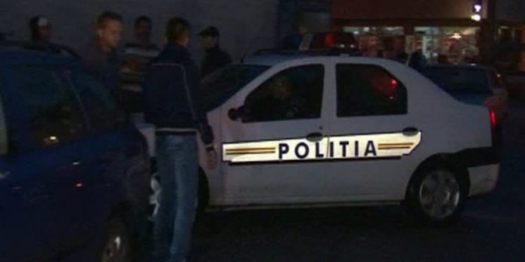 Doi frați au snopit în bătaie un polițist, la Tulcea